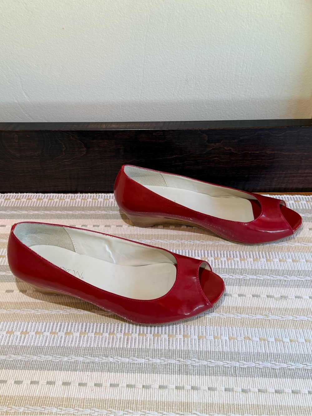 ♦️Markon’s Red Patent Peep-Toe Wedges - Size 7.5M✨✨✨